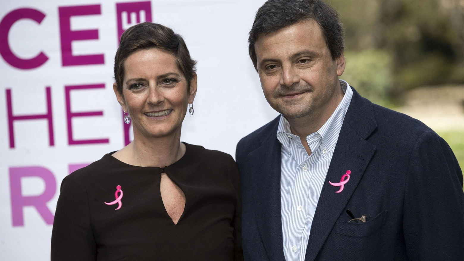Il Ministro dello Sviluppo Economico Carlo Calenda con la moglie (Ansa)