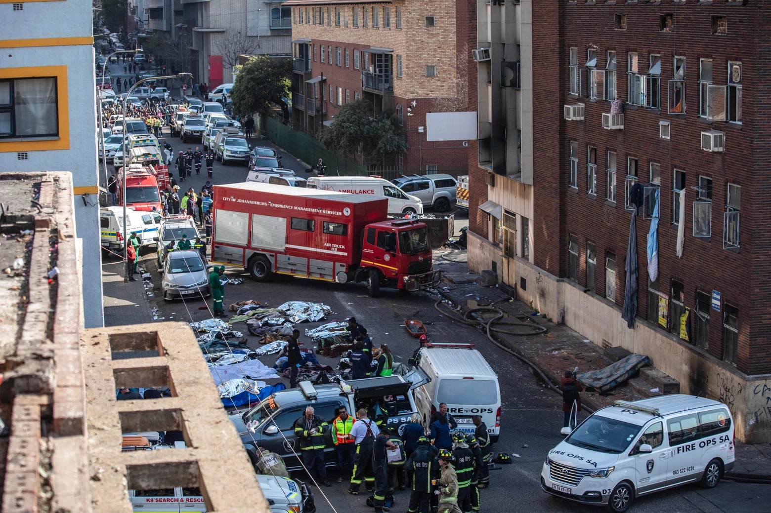 Johannesburg, incendio in una palazzina: oltre 60 morti