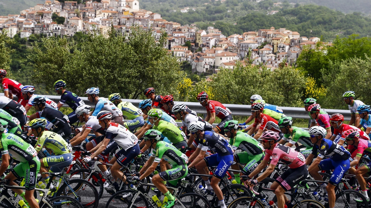 Il Giro comincia a salire (AFP)