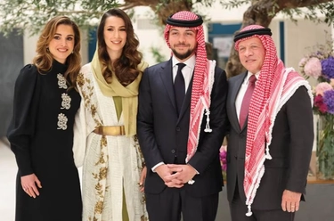 Giordania, attesa per il matrimonio del principe Hussein. La regina Rania all’henna party: che cos’è?