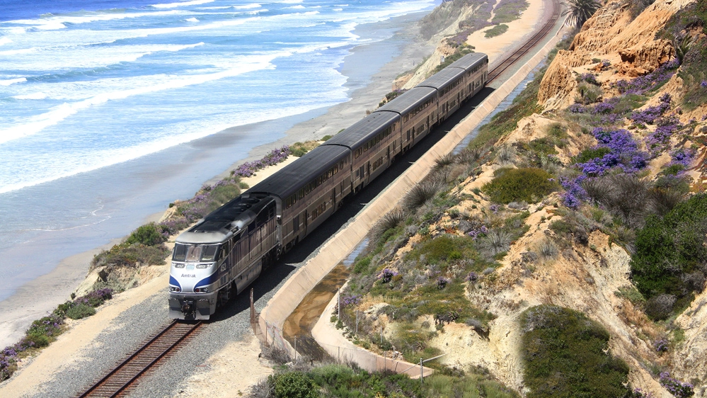 Un treno Amtrak sulla costa occidentale degli Stati Uniti - Foto: press Amtrak