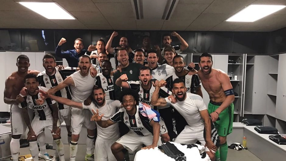 La gioia della Juventus dopo il pareggio al Camp Nou (foto da Twitter)