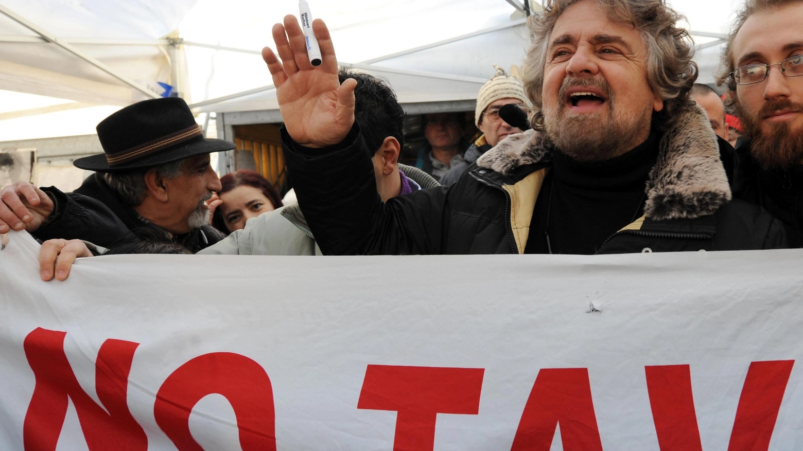 Beppe Grillo a una manifestazione No Tav (Ansa)