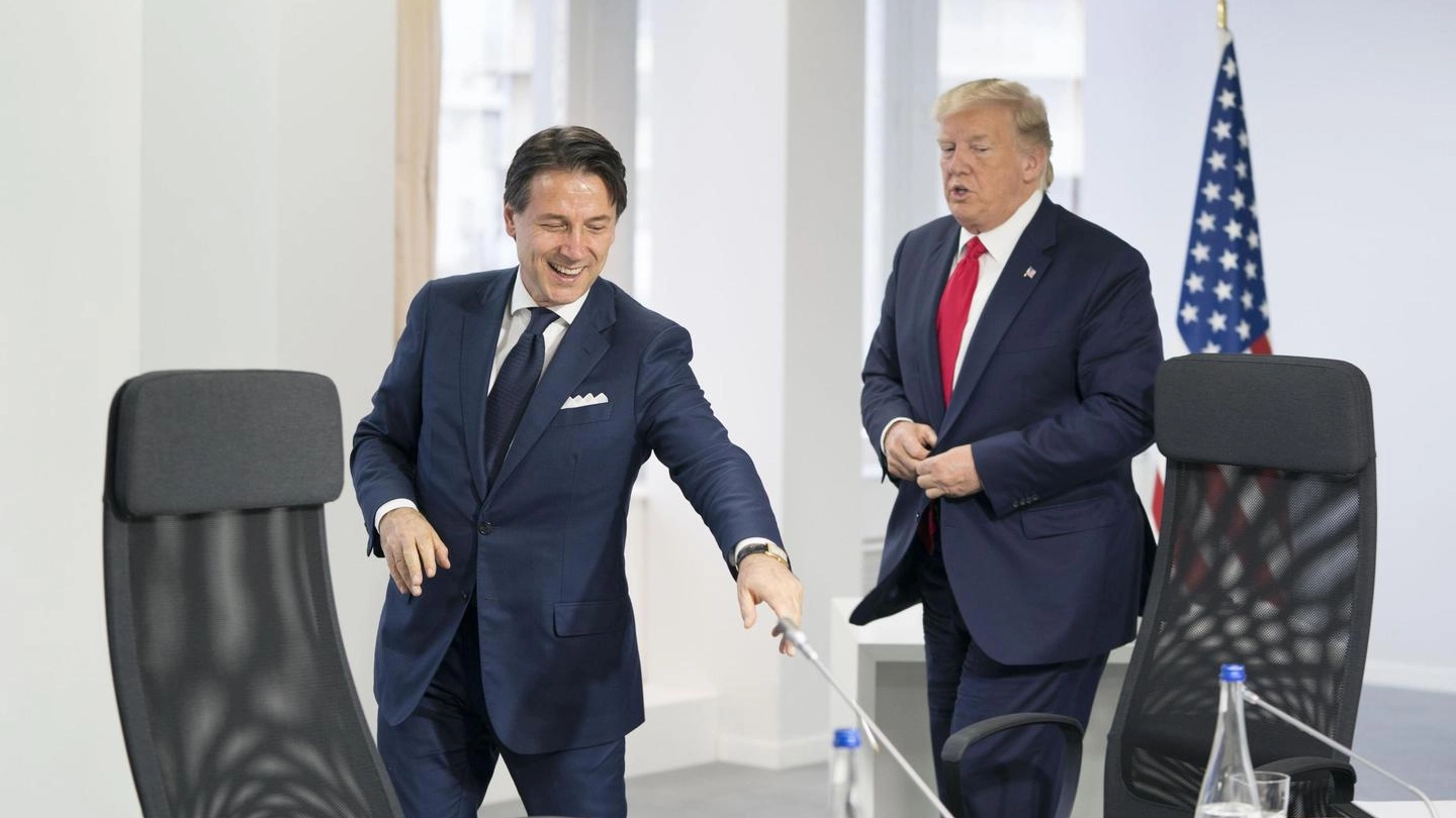 Il premier Giuseppe Conte con il presidente Donald Trump (Ansa)