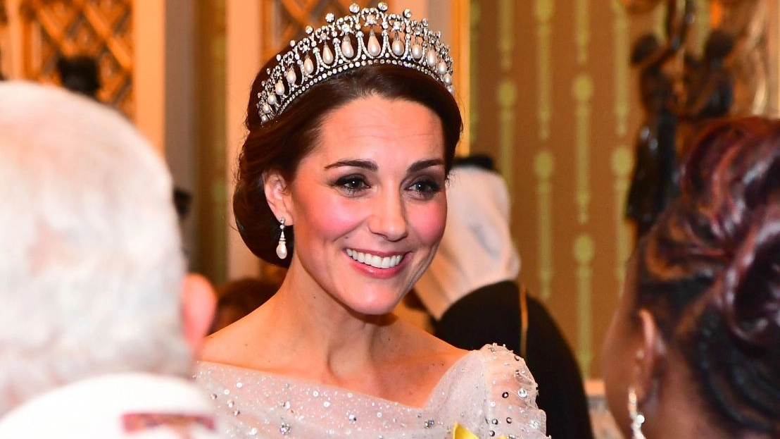 Kate Middleton con tiara di perle e brillanti (Twitter/Kensington Palace)