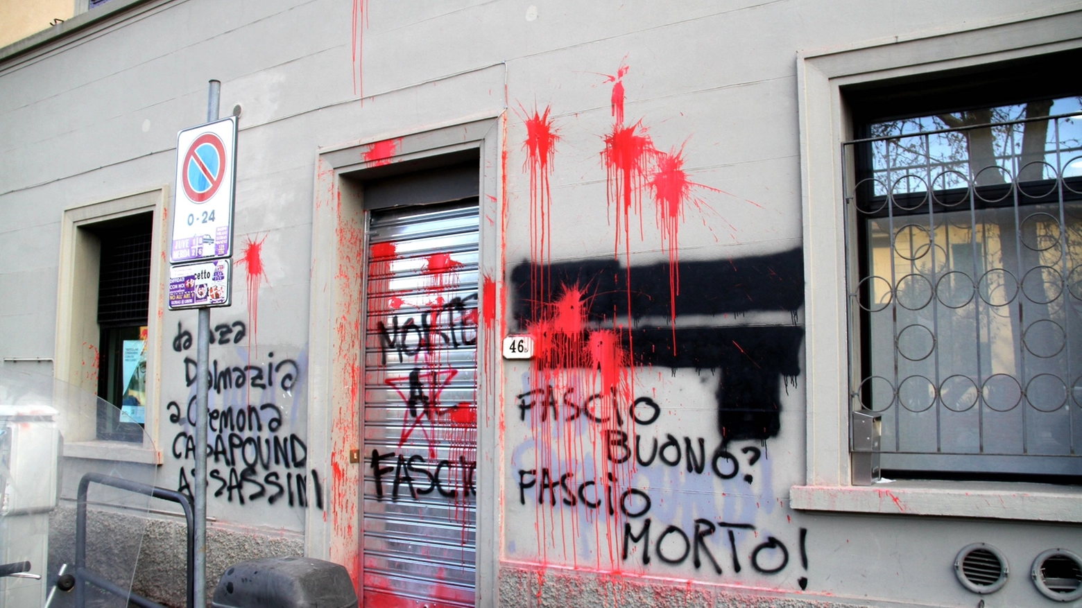 Scritta contro il fascismo in via D'Annunzio a Firenze
