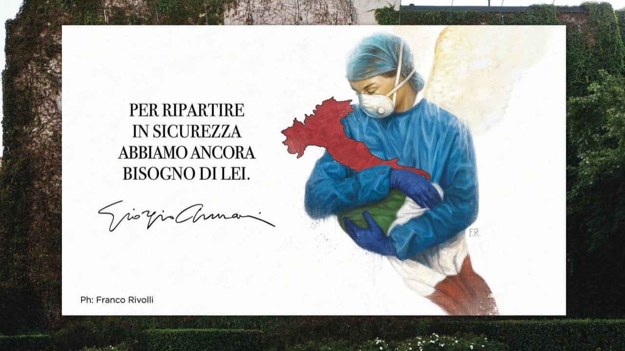 Giorgio Armani, il nuovo murale di via Broletto a Milano
