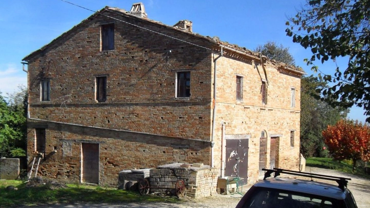 La casa danneggiata del 75enne a Montappone