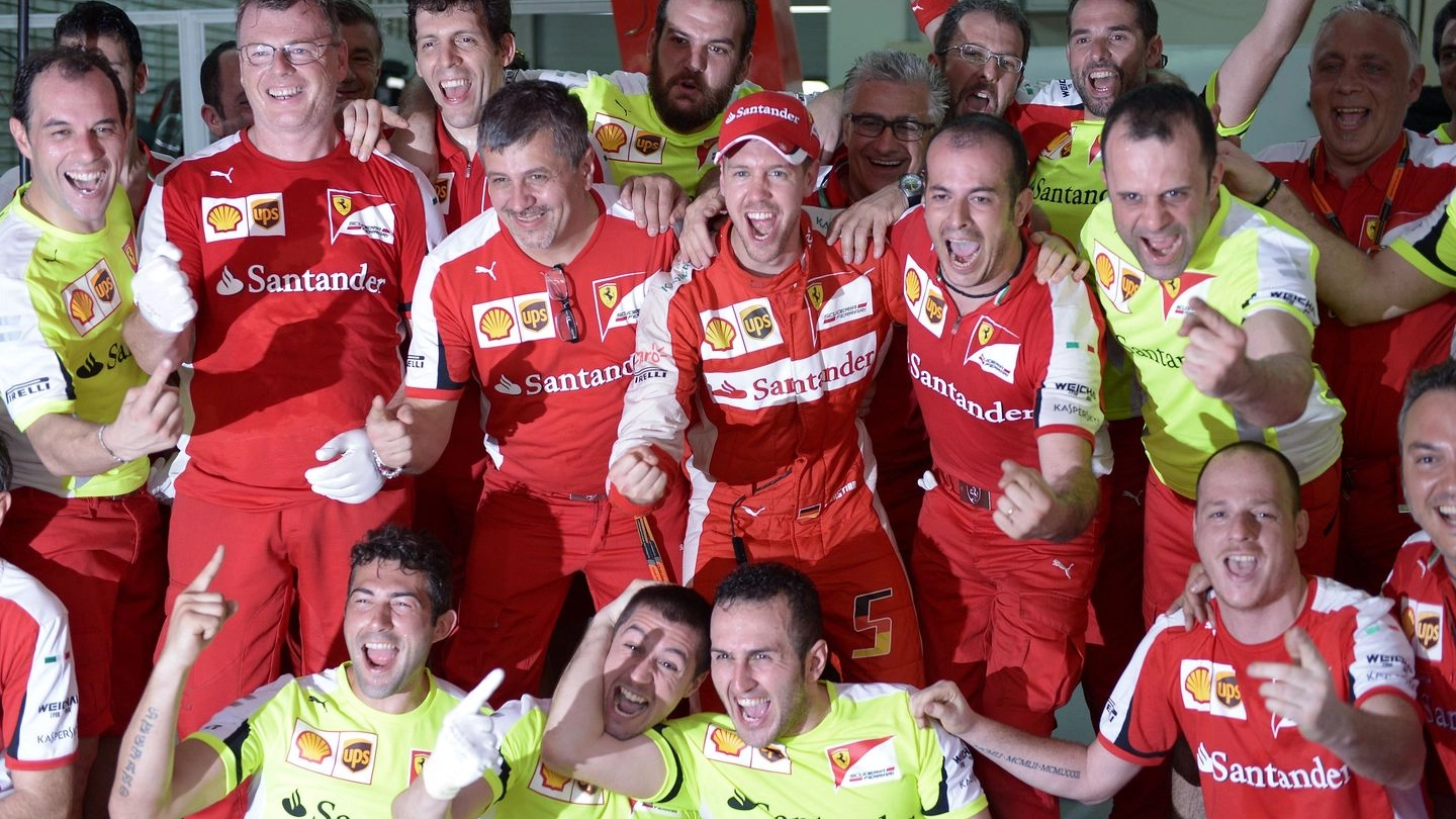 La festa al box Ferrari dopo la vittoria di Vettel (Afp)