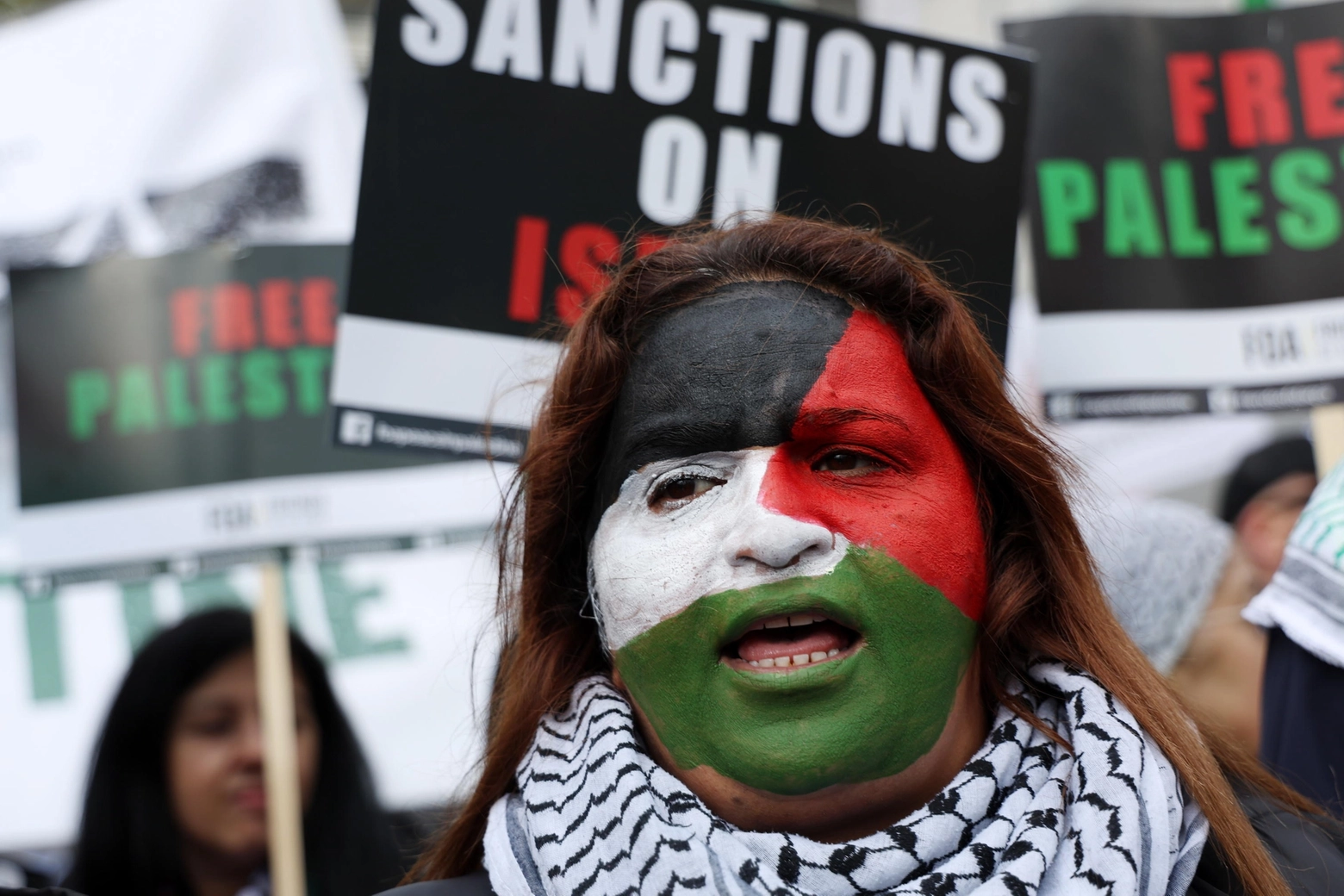 Londra, 100mila persone sfilano per la Palestina (Ansa)