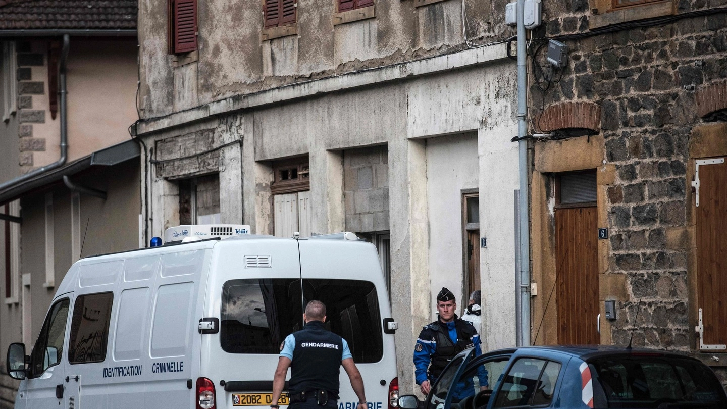 La polizia a Pontcharra-sur-Turdine, nel sud della Francia (AFP)