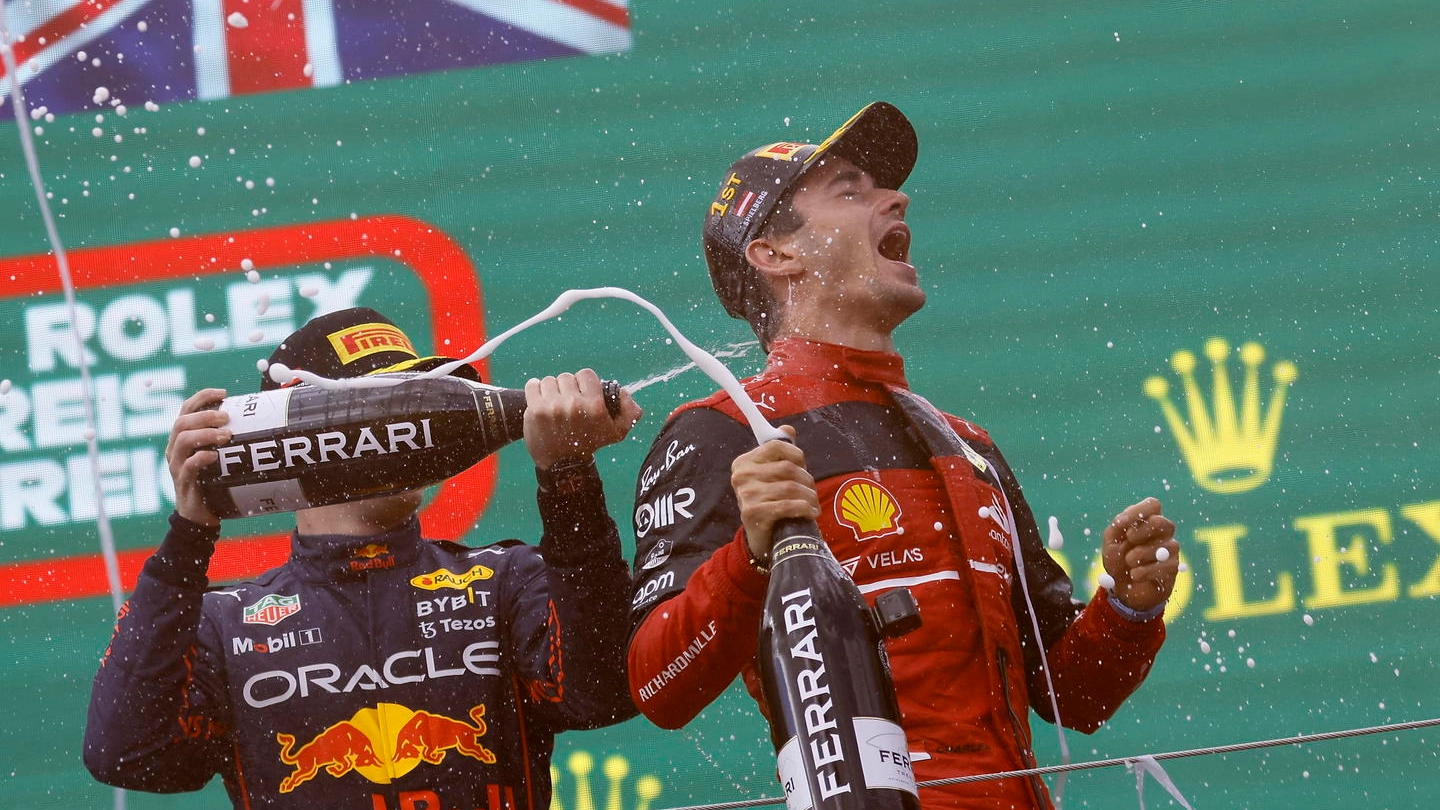 Leclerc festeggia la vittora del Gp d'Austria di F1 (Ansa)