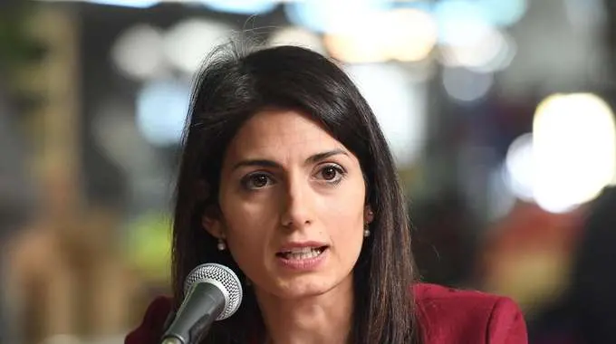 Servizio Iene, irregolarità firme Raggi