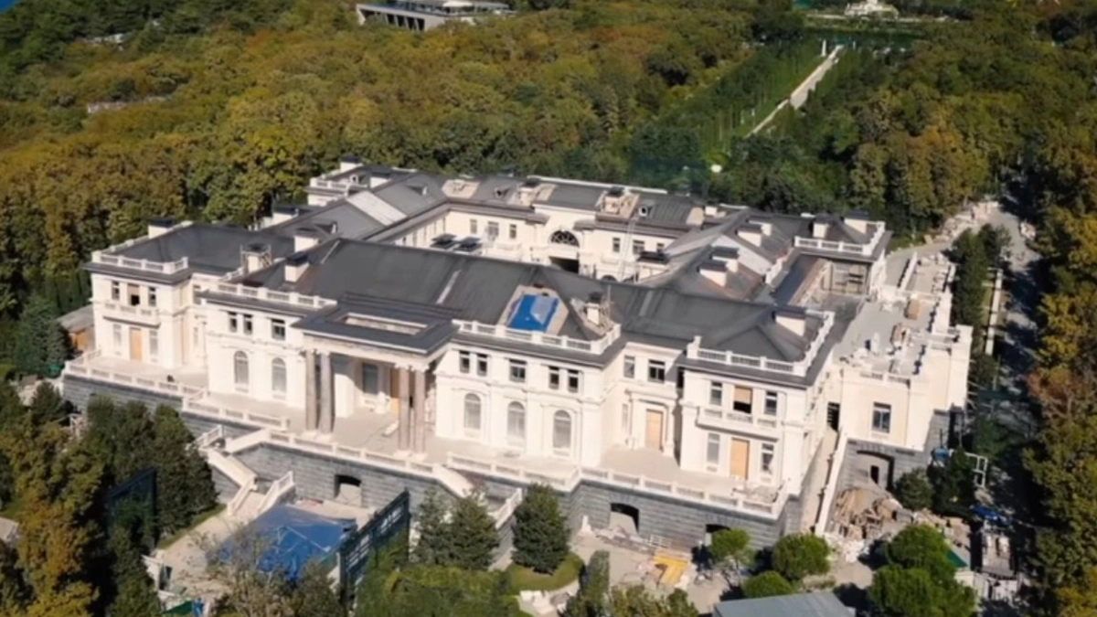 La villa sul Mar Nero dove Putin ha costruito un bunker segreto: si trova a 50 metri sotto la superficie