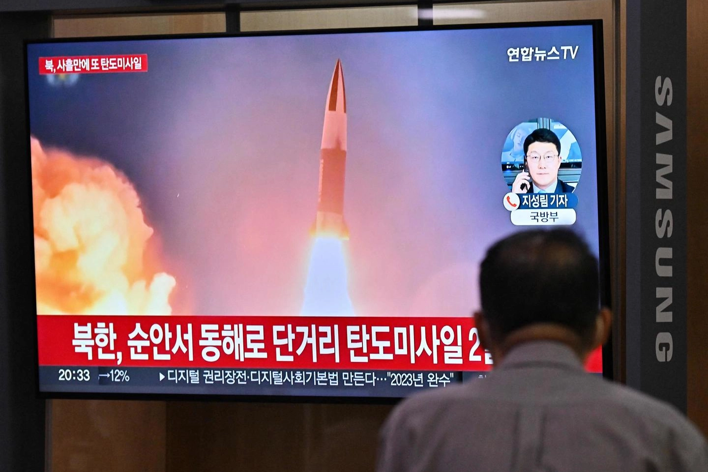 Seul, la tv mostra un test missilistico della Corea del Nord (Ansa)