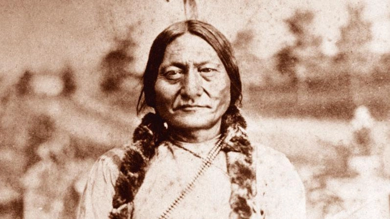 oro Seduto, capo dei Sioux, fu assassinato nel 1890 a Standing Rock