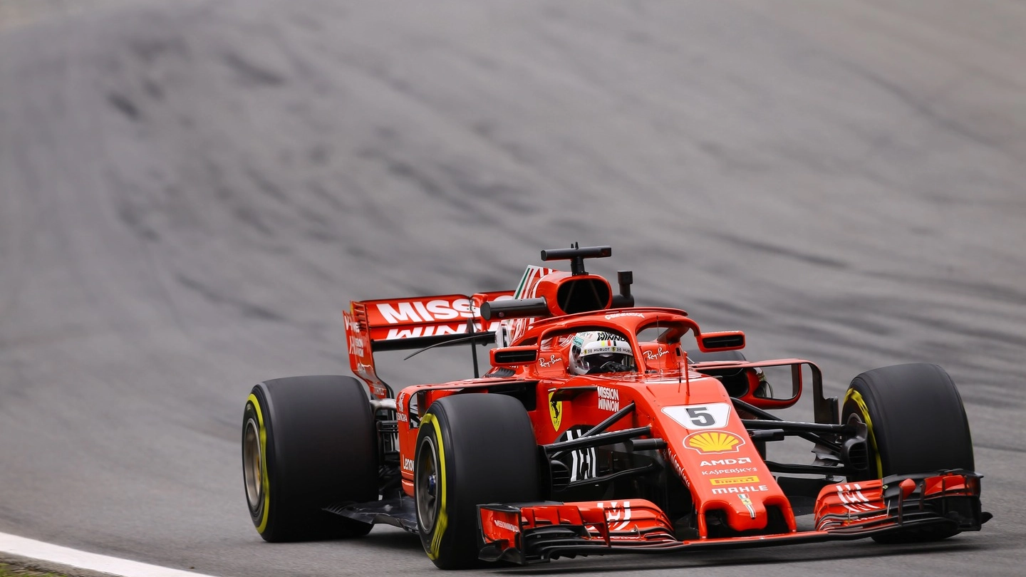Vettel in pista in Brasile (Lapresse)