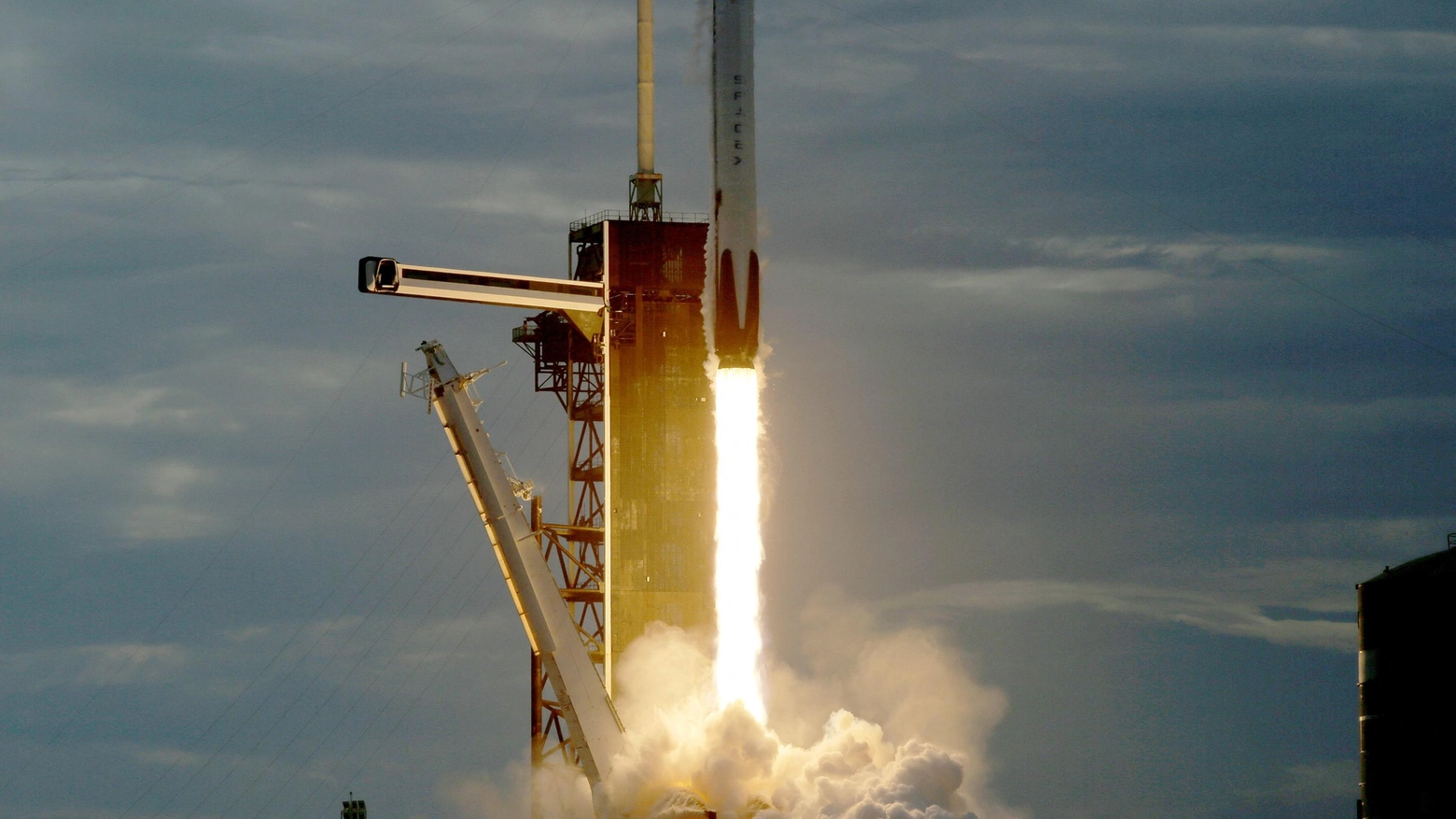Il lancio dello SpaceX Falcon 9