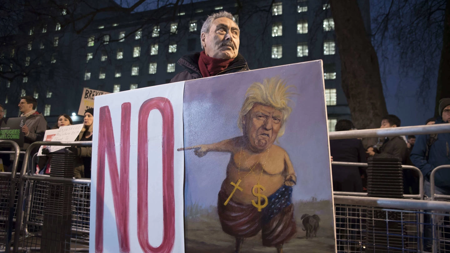 Londra, proteste contro il bando anti-immigrati di Trump (Olycom)
