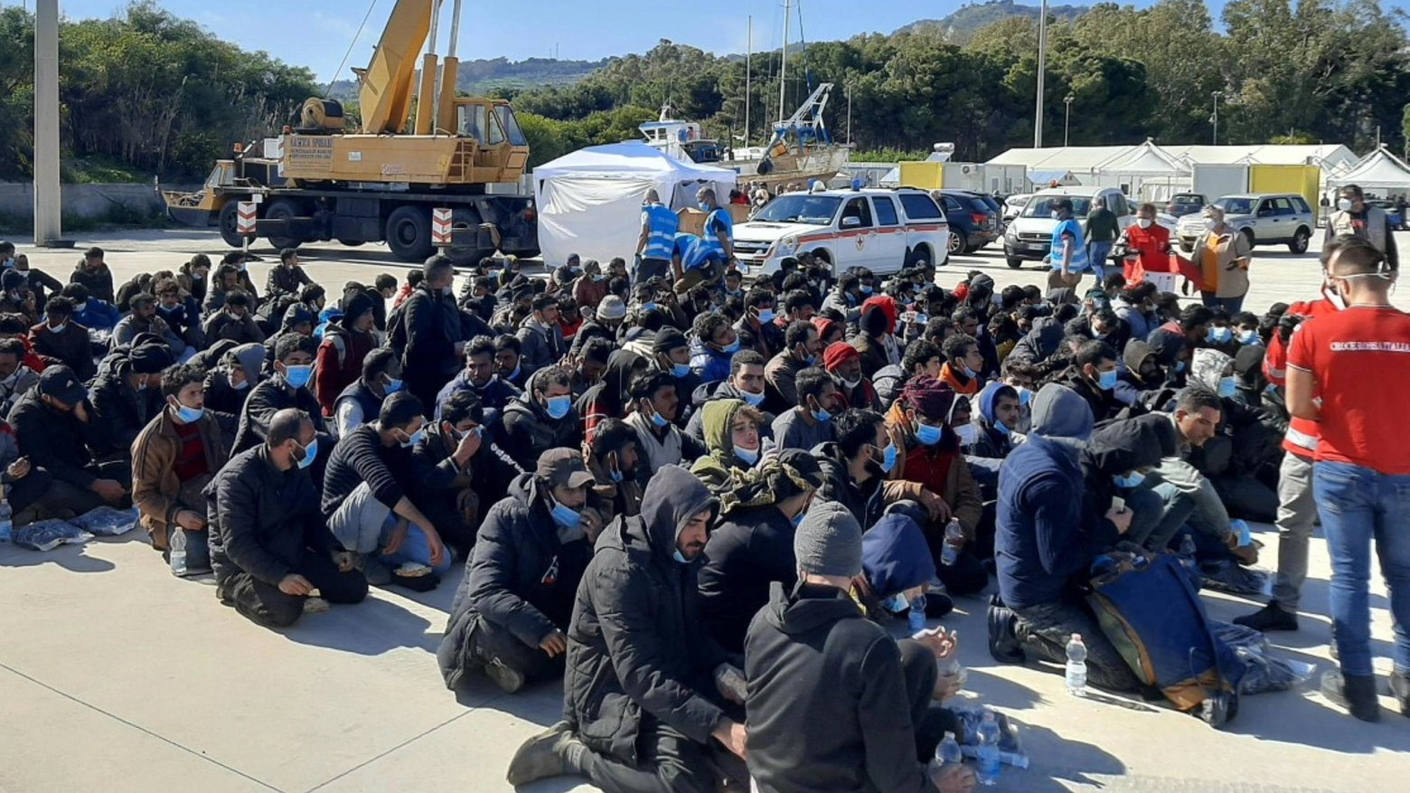 Barca alla deriva vicino a Malta  Soccorsi cinquecento profughi