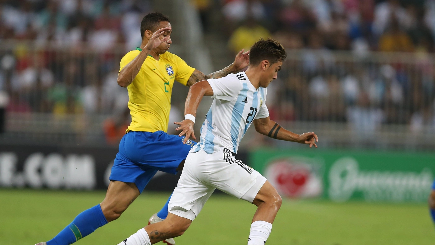 Paulo Dybala in azione contro il Brasile