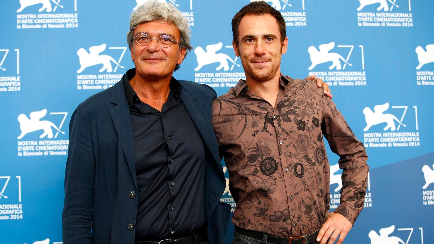 Il regista Mario Martone e l'attore Elio Germano alla Mostra del cinema di Venezia (Reuters)