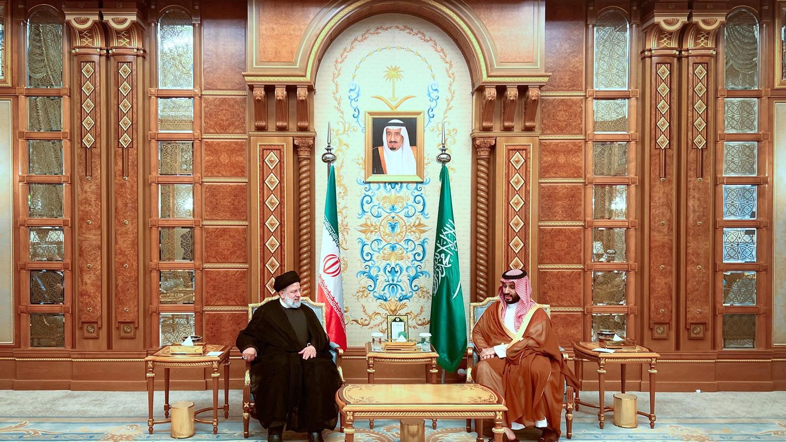 Primo incontro tra bin Salman e Raisi al vertice di Riad