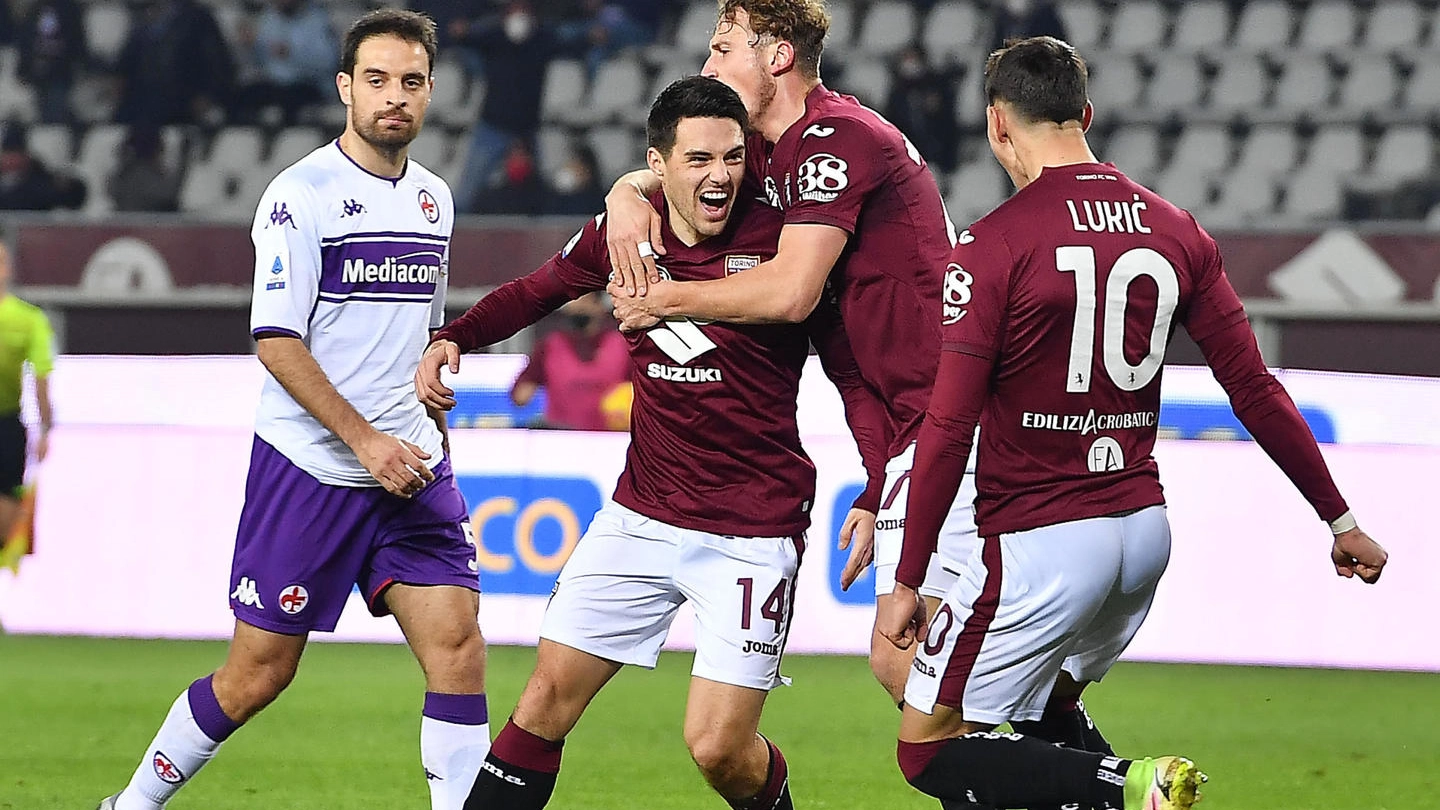Torino-Fiorentina 4-0: Brekalo festeggiato dai compagni dopo il gol (Ansa)