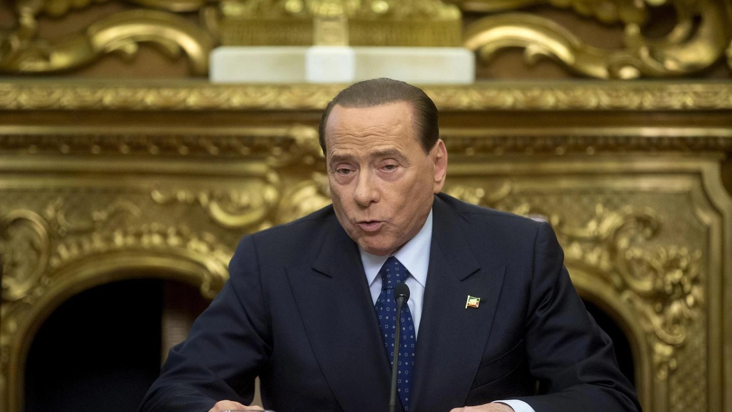 Il presidente di Forza Italia, Silvio Berlusconi, durante la conferenza stampa (Ansa)