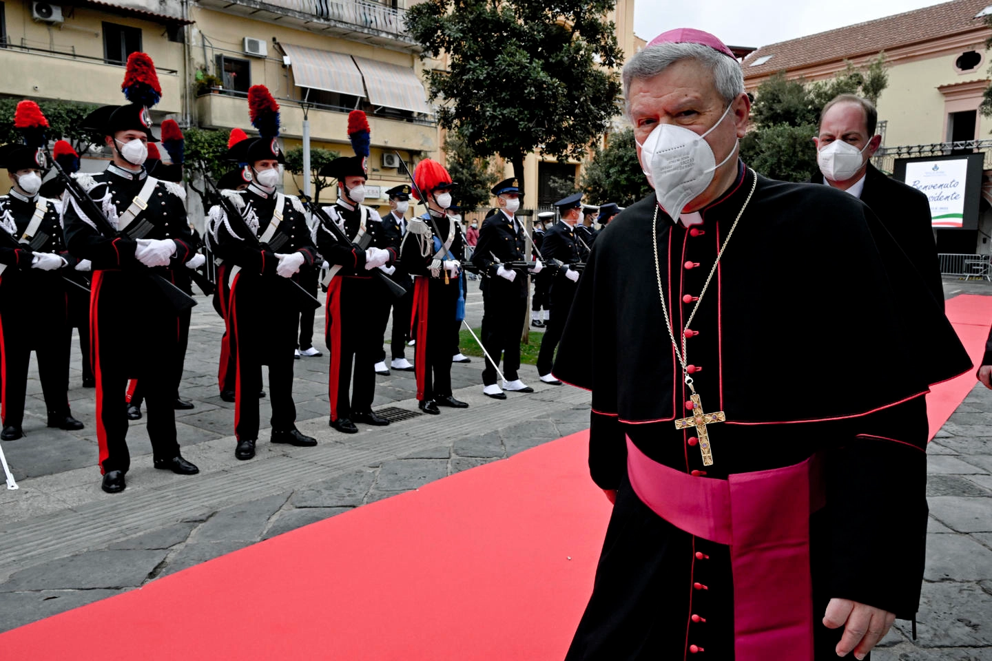 Il vescovo di Acerra, monsignor Antonio Di Donna, alla cerimonia del 25 aprile