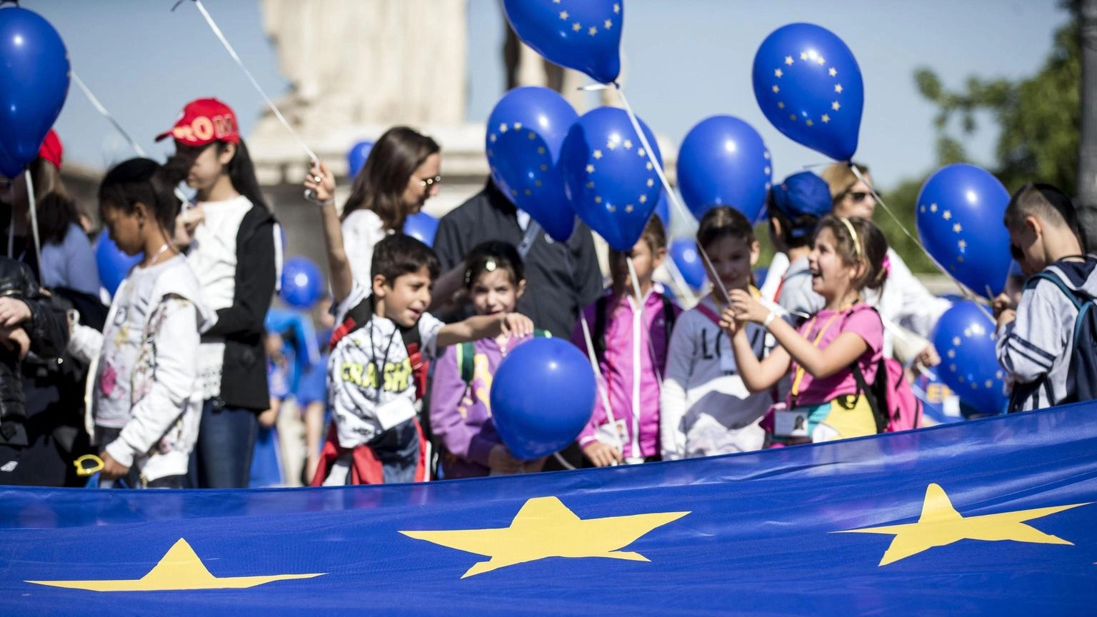 Bene le condizioni di vita in Ue, gli italiani votano 7