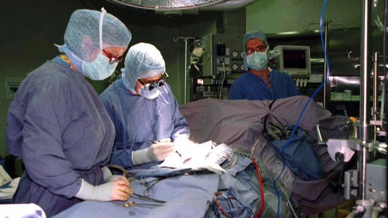 Una foto generica di operazione chirurgica (Newpress)