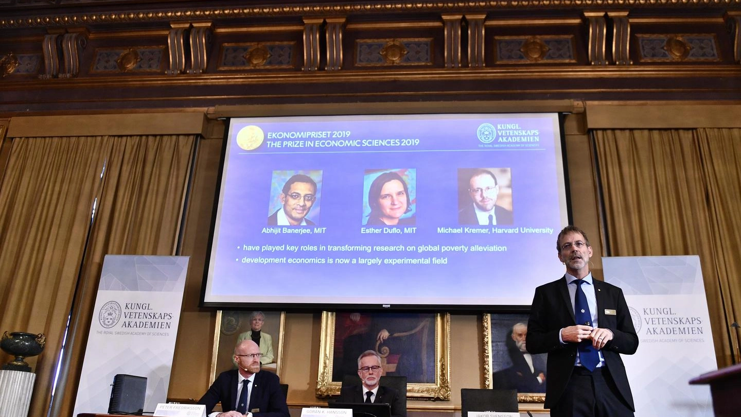 Abhijit Banerjee, Esther Duflo e Michael Kremer: Nobel per l'Economia 2019 (Ansa)