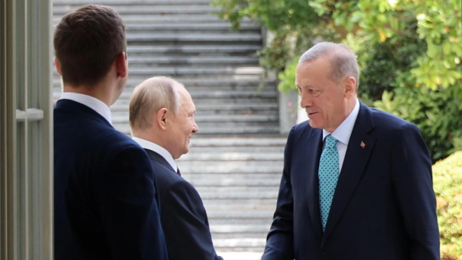 Erdogan, Kiev abbassi i toni per collaborare con Mosca