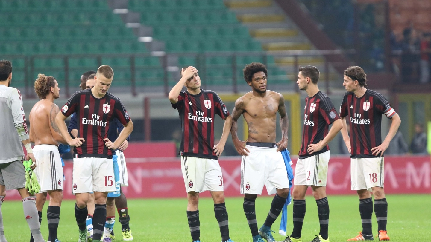 La delusione sul volto dei giocatori del Milan (Newpress)