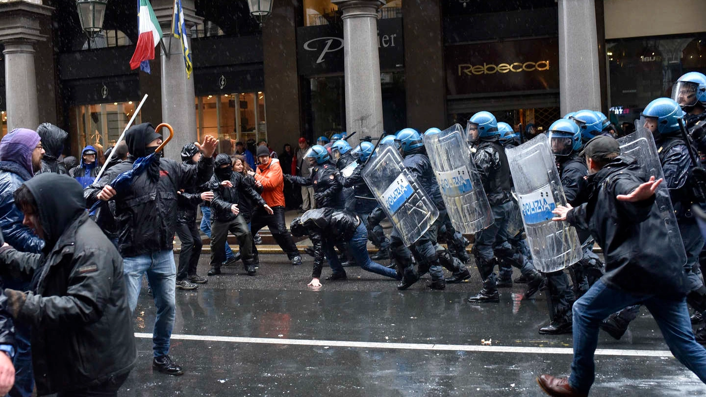 1 maggio 2017, scontri a Torino (Lapresse)