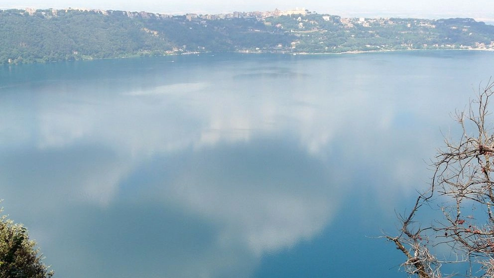 Lago di Albano, Castel Gandolfo (Wikipedia)