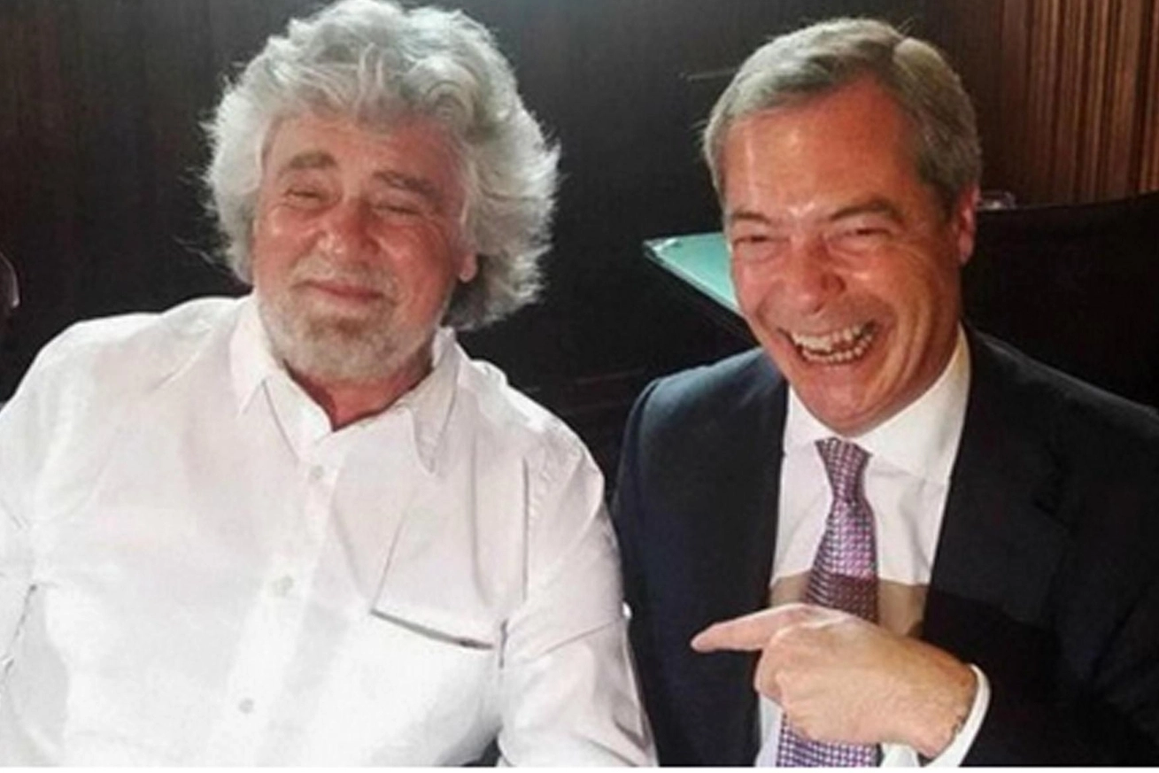 Grillo e Farage ai tempi della loro alleanza europea (Ansa)