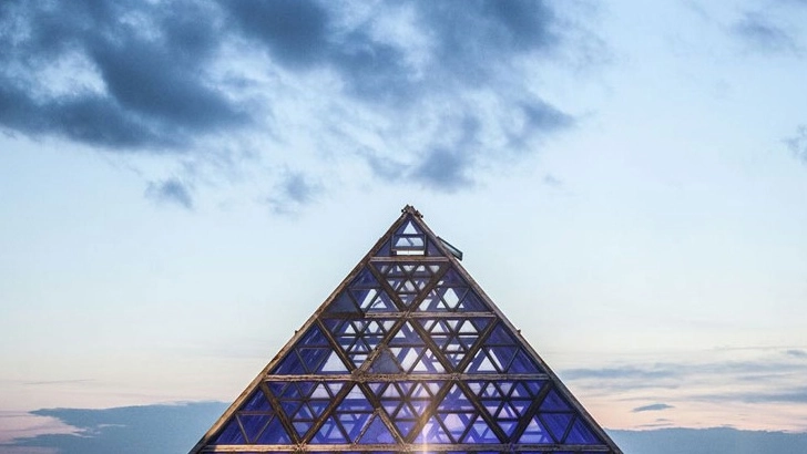 La piramide, simbolo del Cocoricò