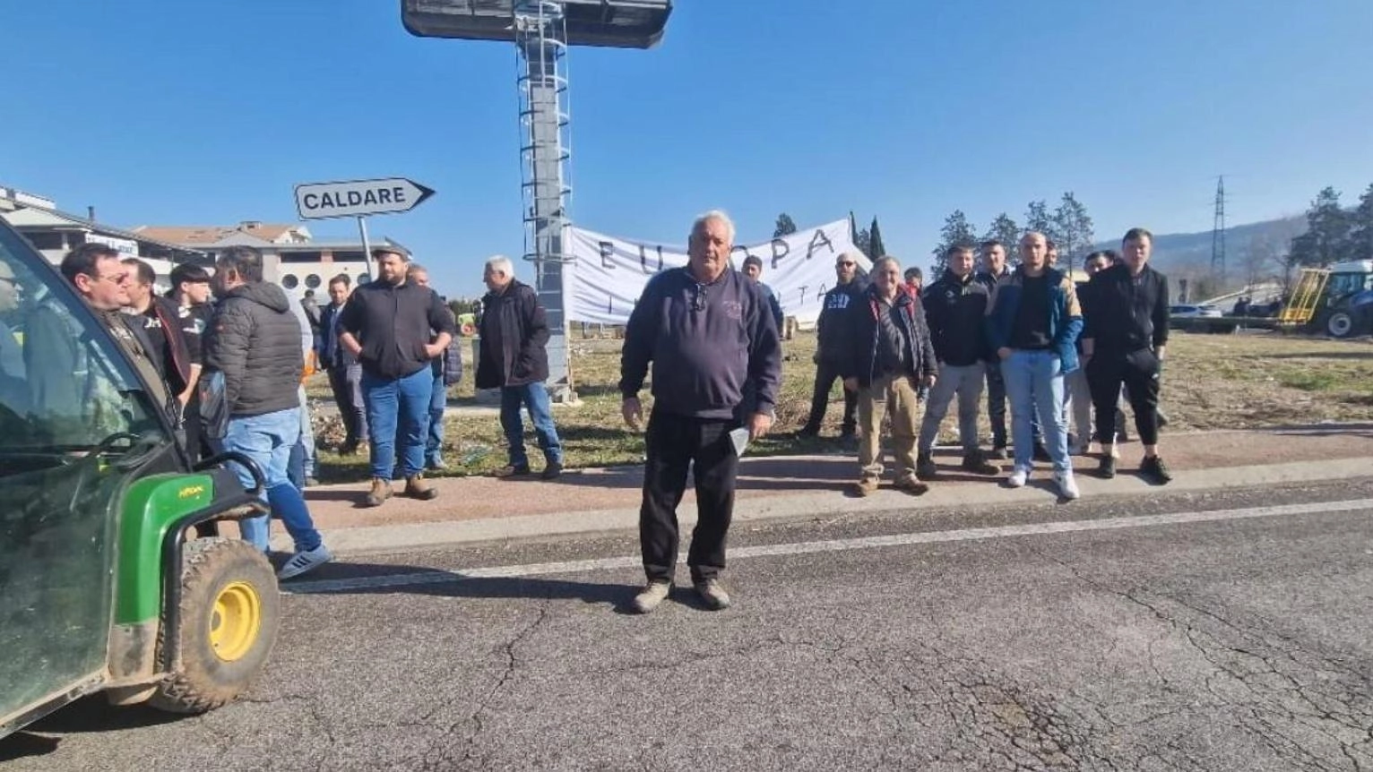 Nuova protesta dei trattori davanti al casello di Orte