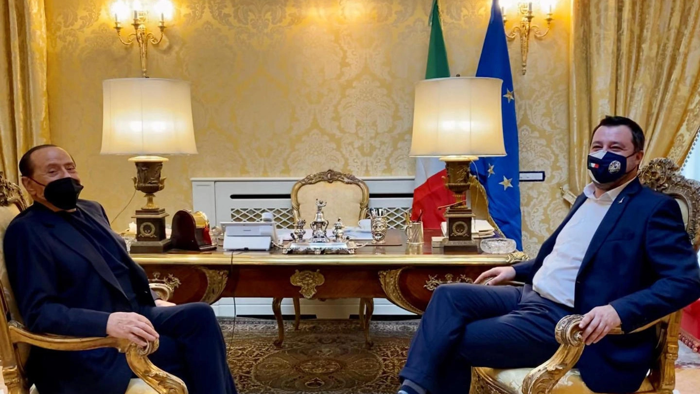 Matteo Salvibi e Silvio Berlusconi (Ansa)