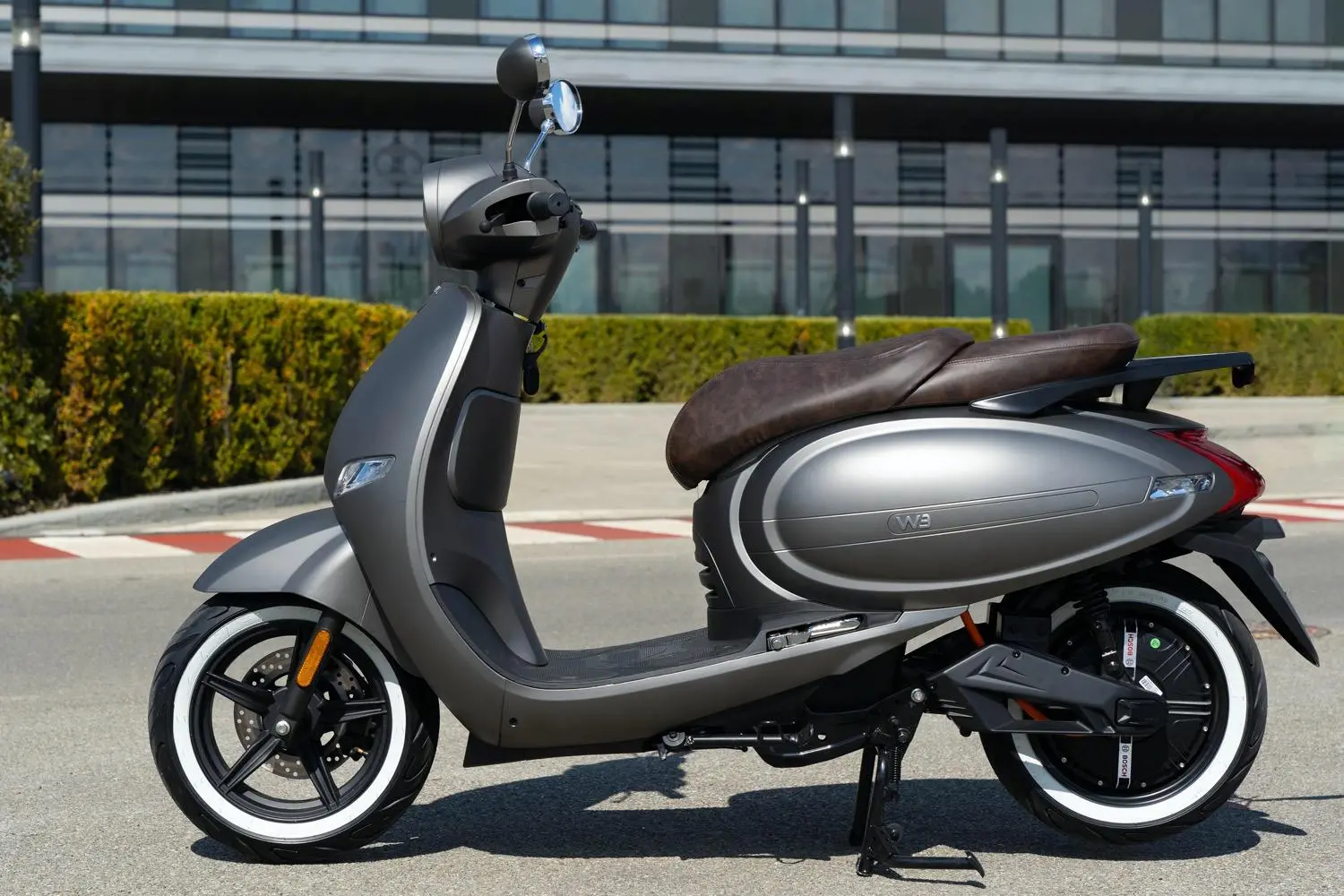 IL NUOVO SCOOTER TUTTO ITALIANO È 100% ELETTRICO E HA LINEE VINTAGE