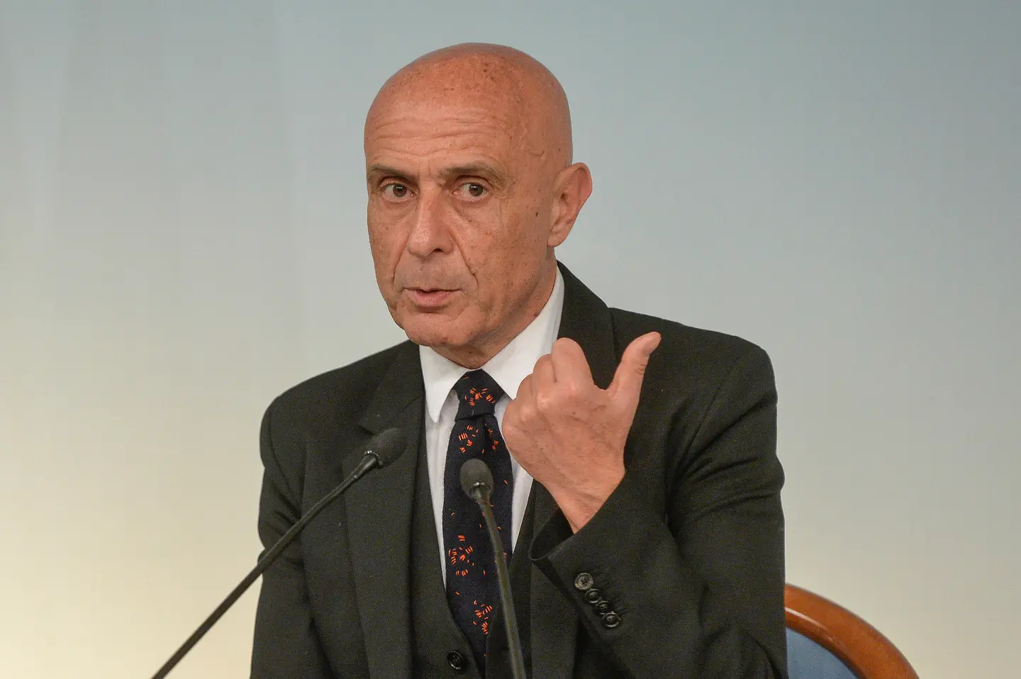 Minniti, migranti e sicurezza. Previsto anche il daspo urbano
