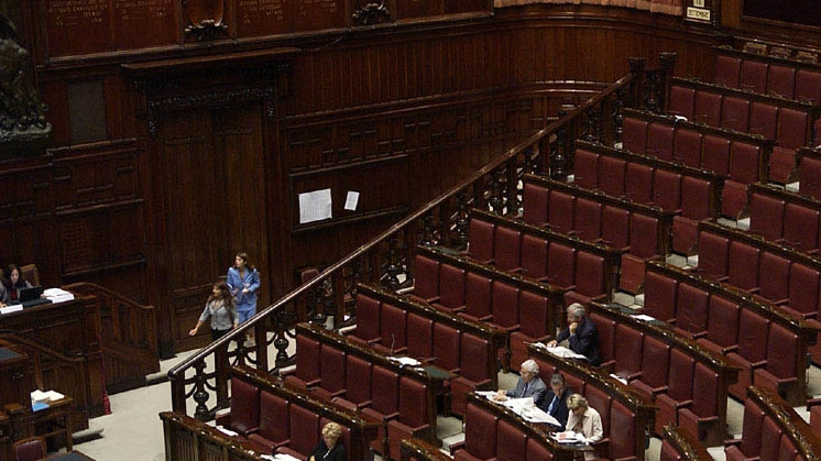 I banchi della Camera vuoti: questa legislatura è tra le meno produttive