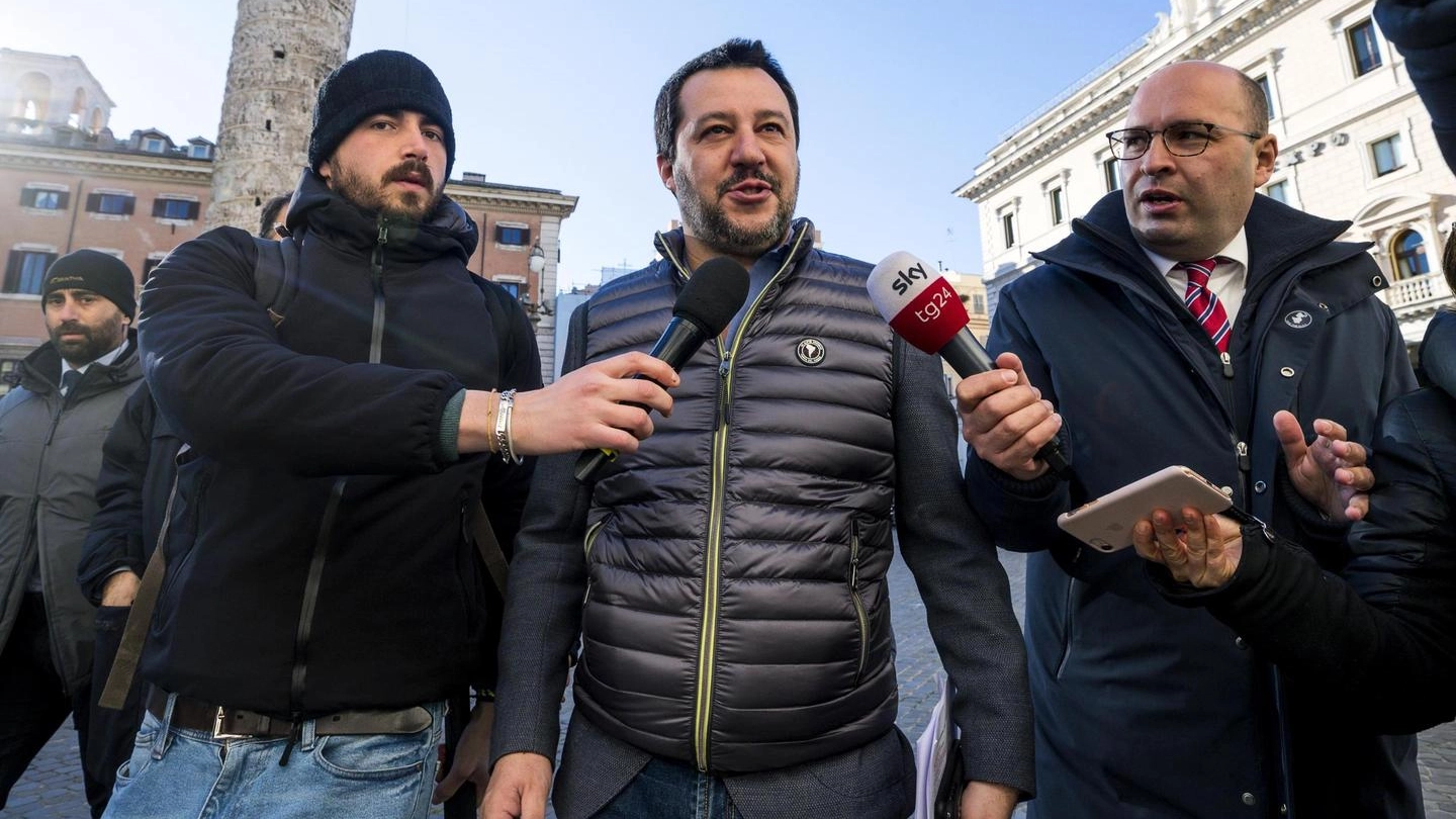 Matteo Salvini arriva al vertice di Palazzo Chigi (Ansa)
