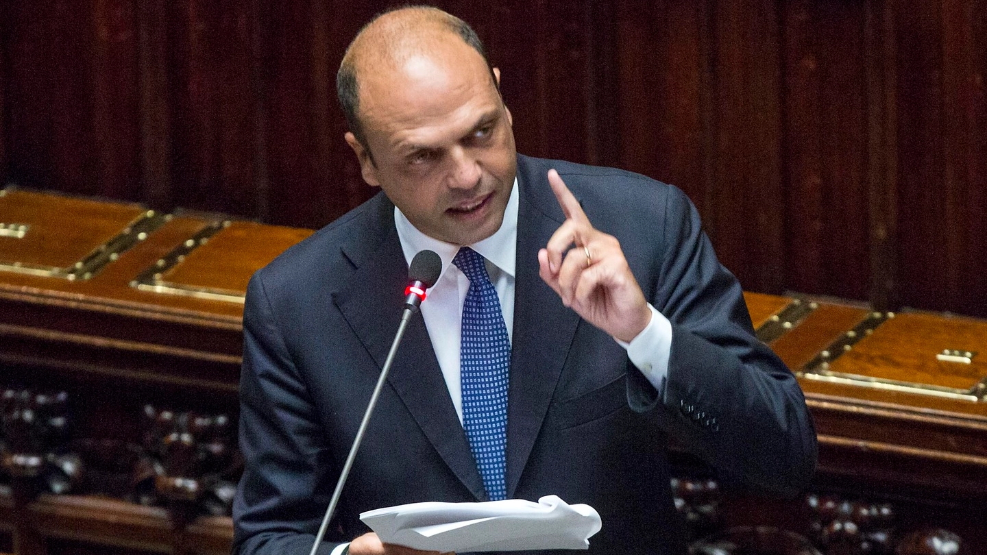 Il ministro dell'Interno Angelino Alfano (lapresse)