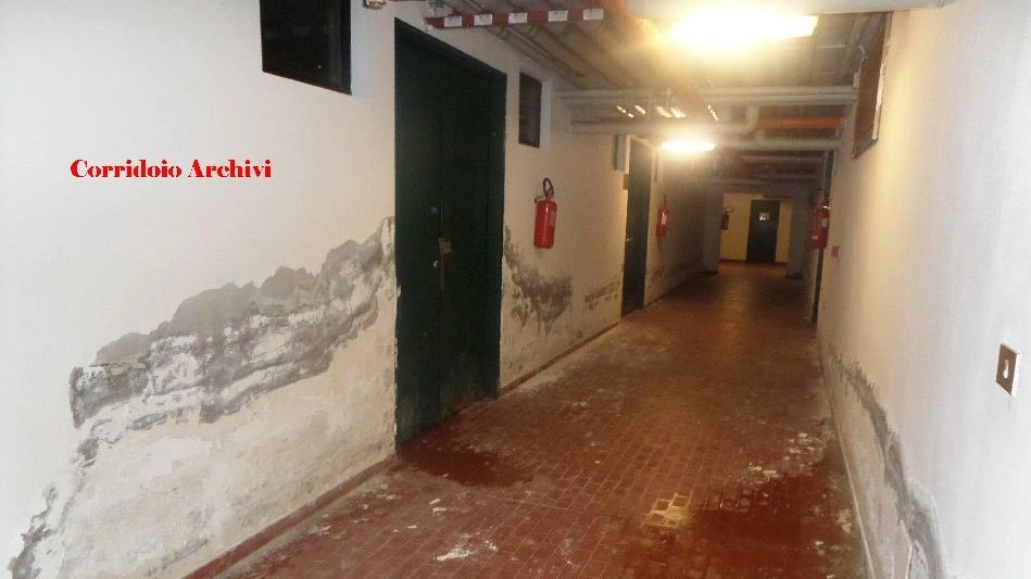 Reggio Emilia, umidità e sporcizia nel carcere