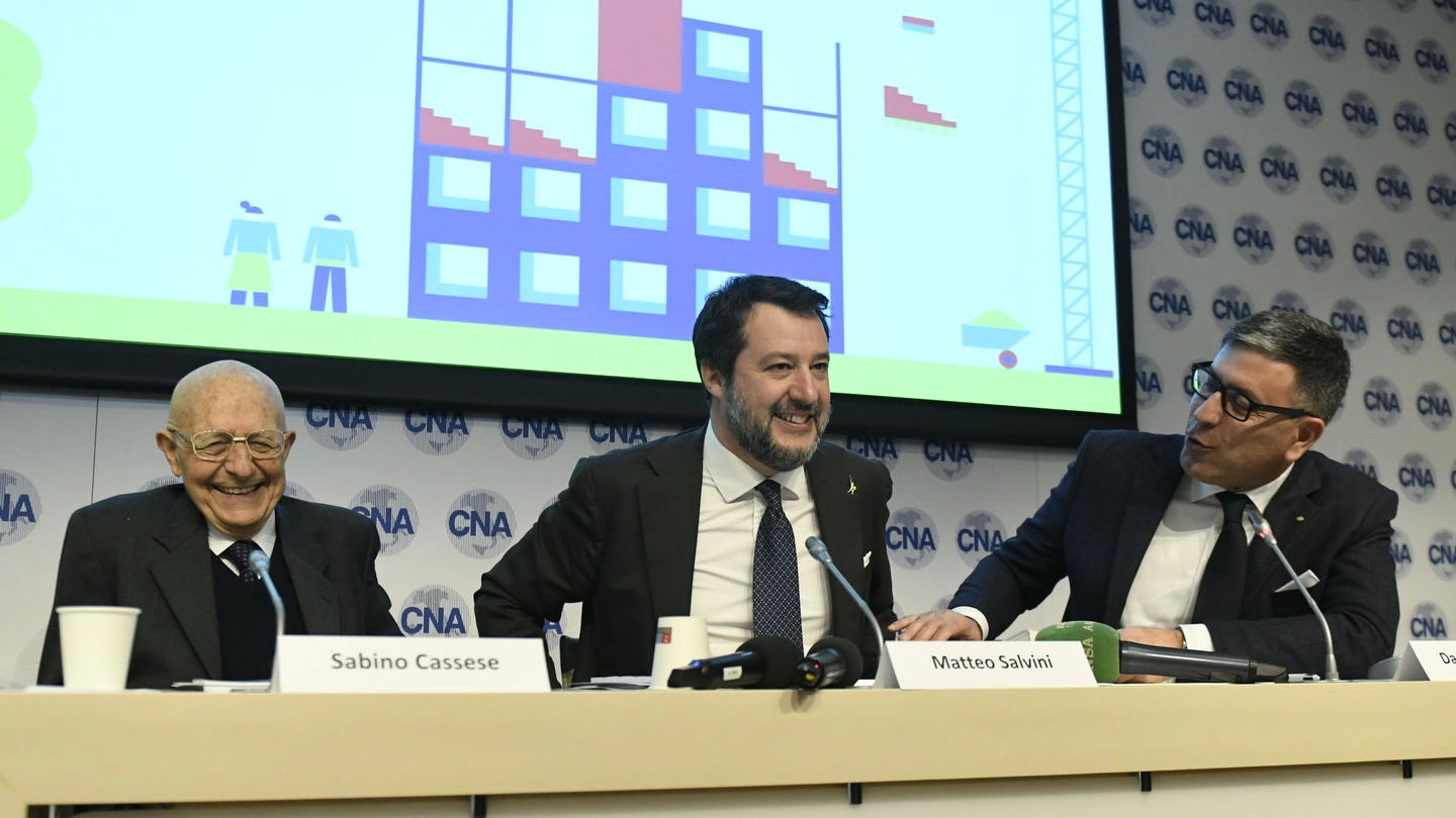 Salvini tra Sabino Cassese (a sinistra) e Dario Costantini, presidente Cna - ImagoE