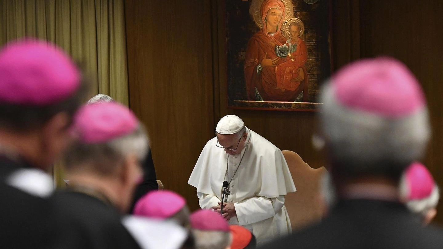 Papa Francesco al summit sulla pedofilia (Ansa)