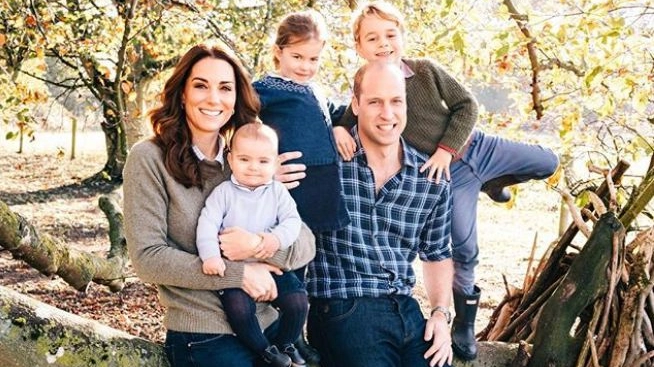 Kate e William con i principini nella cartolina di Natale (Instagram)